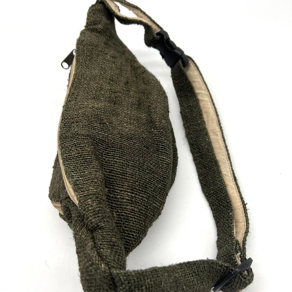 Sherpa Travel Hemp Fanny Pack Green - Picture 7 of 14
